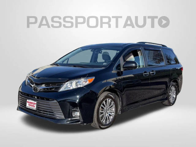 2019 Toyota Sienna XLE FWD photo