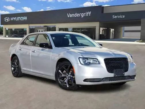 2020 Chrysler 300 Touring RWD photo