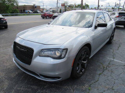 2020 Chrysler 300 Touring RWD photo