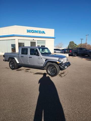 2021 Jeep Gladiator Overland 4WD photo