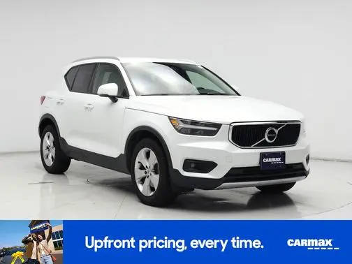 2021 Volvo XC40 Momentum FWD photo