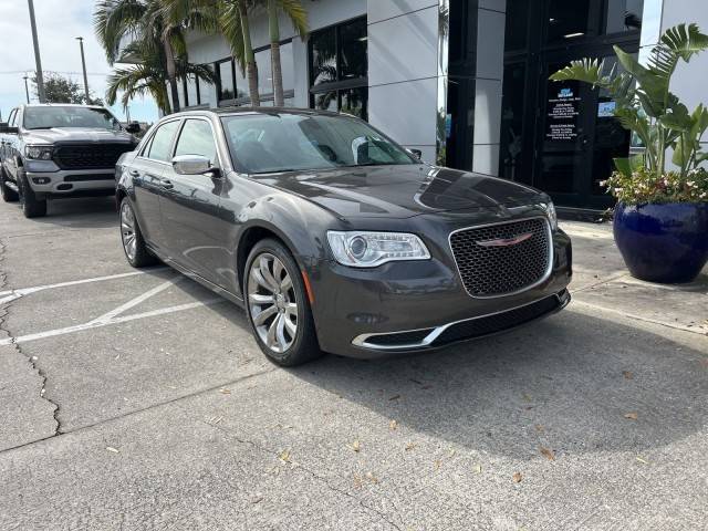 2020 Chrysler 300 Touring RWD photo