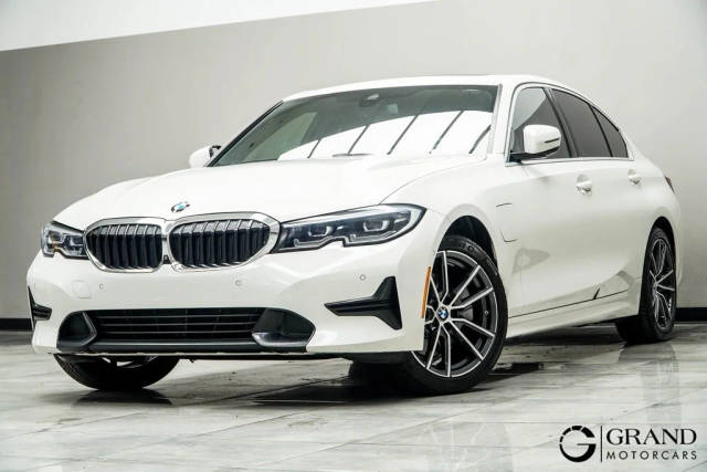 2021 BMW 3 Series 330e RWD photo