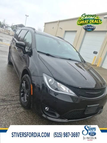 2020 Chrysler Pacifica Minivan Launch Edition AWD photo