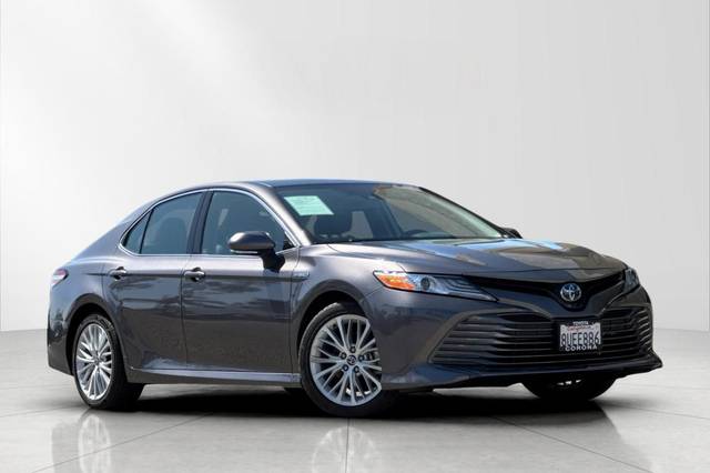 2020 Toyota Camry Hybrid XLE FWD photo