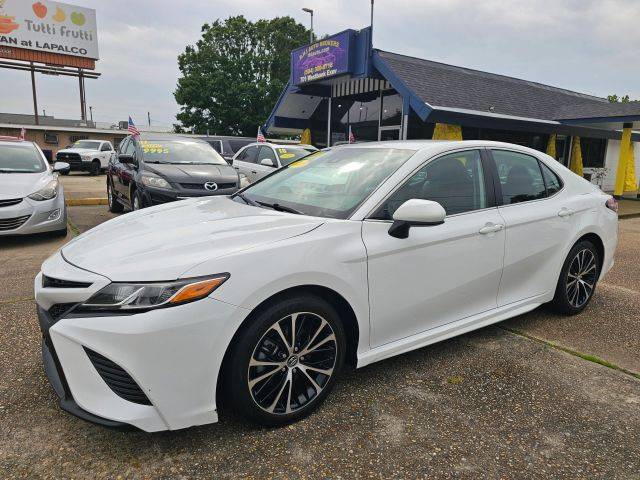 2020 Toyota Camry SE FWD photo