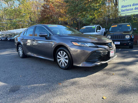 2020 Toyota Camry Hybrid LE FWD photo