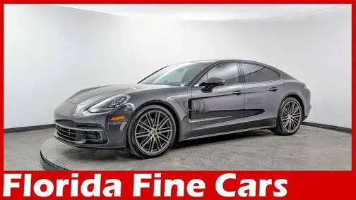 2020 Porsche Panamera  RWD photo