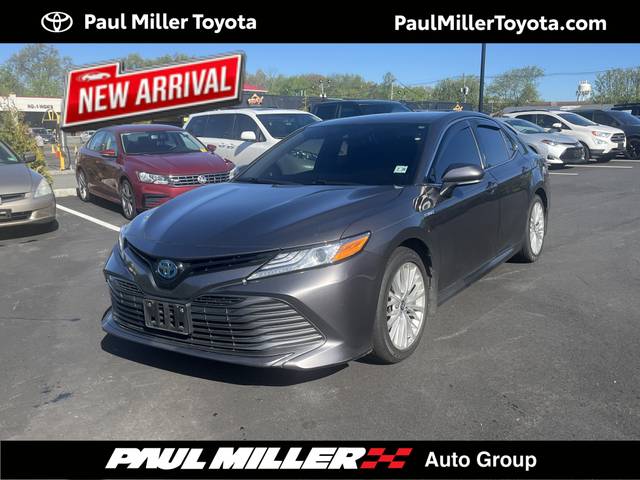 2020 Toyota Camry Hybrid XLE FWD photo