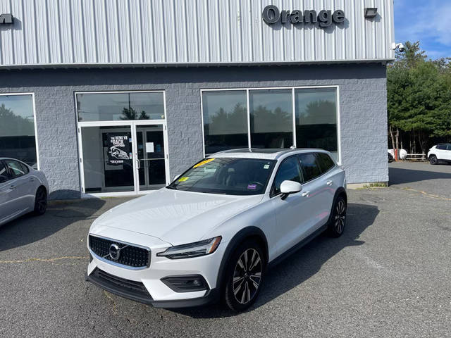 2021 Volvo V60 Cross Country  AWD photo