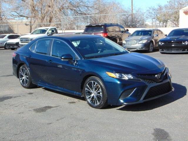 2020 Toyota Camry SE AWD photo