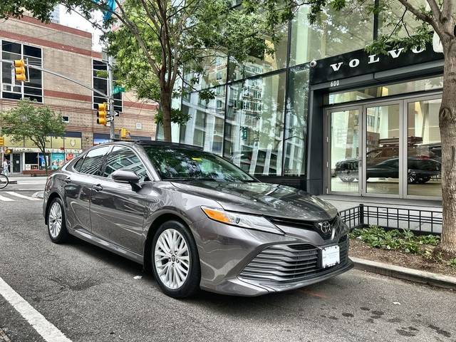 2020 Toyota Camry XLE FWD photo
