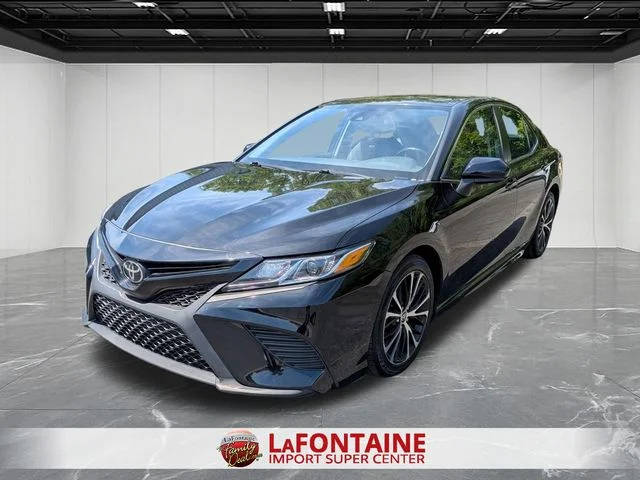 2020 Toyota Camry SE FWD photo