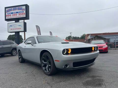 2020 Dodge Challenger SXT RWD photo