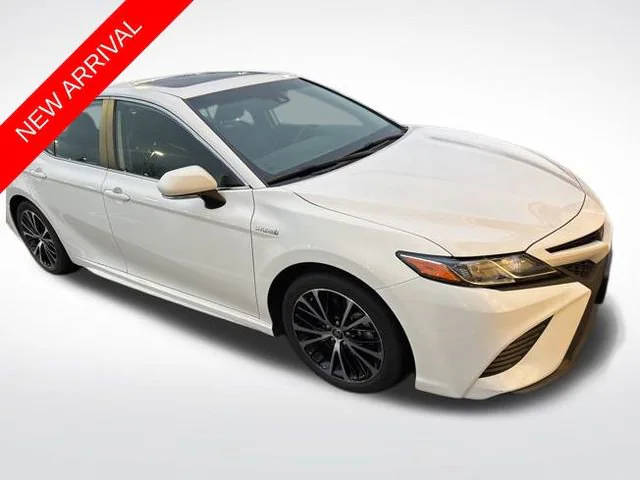 2020 Toyota Camry Hybrid SE FWD photo