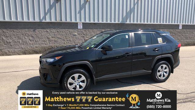 2021 Toyota RAV4 LE AWD photo