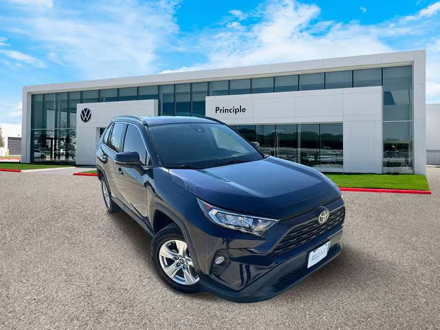 2021 Toyota RAV4 XLE FWD photo