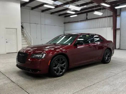 2020 Chrysler 300 Touring RWD photo