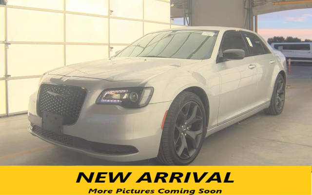 2020 Chrysler 300 Touring RWD photo