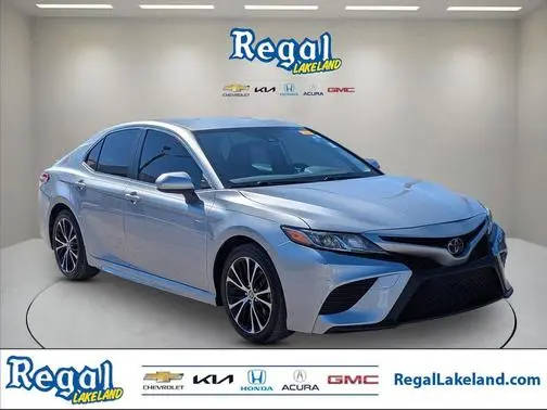 2020 Toyota Camry SE FWD photo