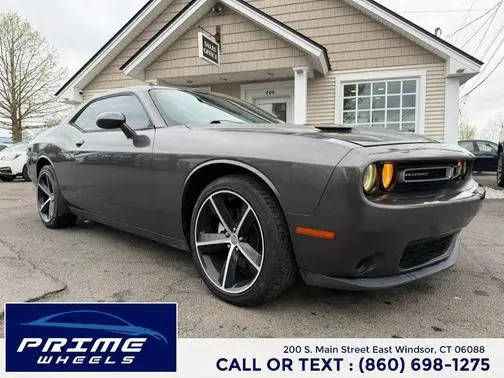 2015 Dodge Challenger SXT RWD photo