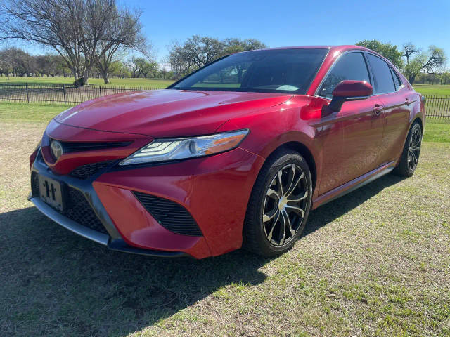 2020 Toyota Camry XSE FWD photo