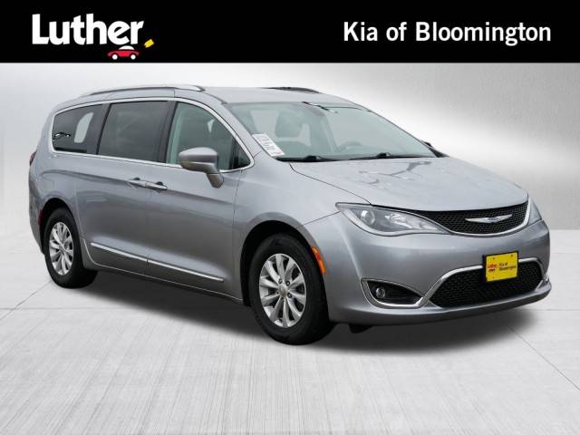 2019 Chrysler Pacifica Minivan Touring L FWD photo