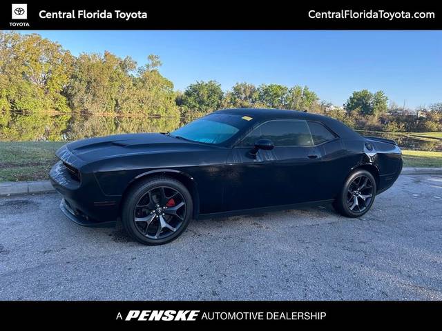 2020 Dodge Challenger SXT RWD photo