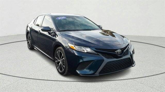 2019 Toyota Camry SE FWD photo