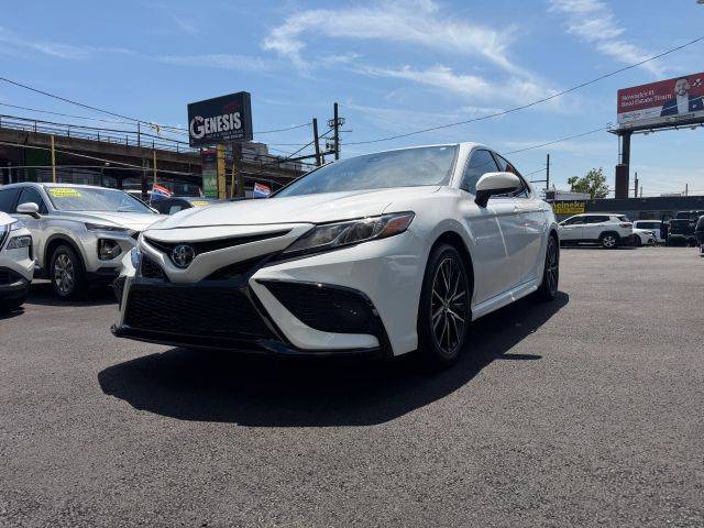 2021 Toyota Camry SE FWD photo