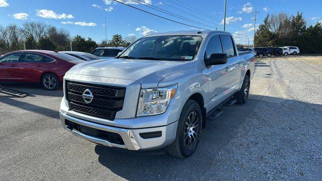 2021 Nissan Titan SV 4WD photo