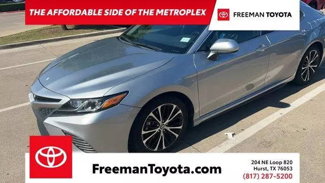 2020 Toyota Camry SE FWD photo