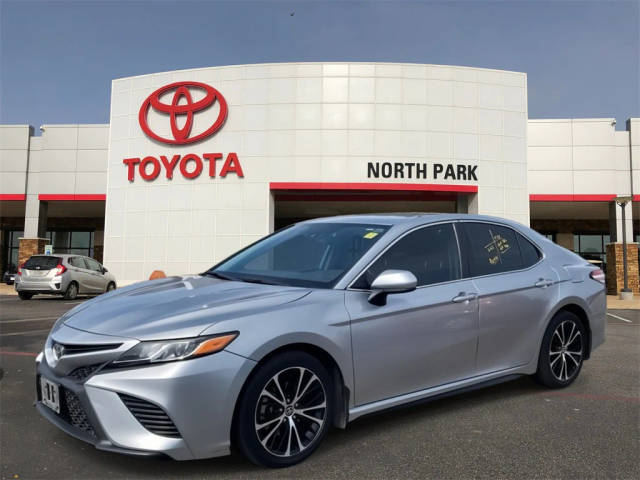 2020 Toyota Camry SE FWD photo
