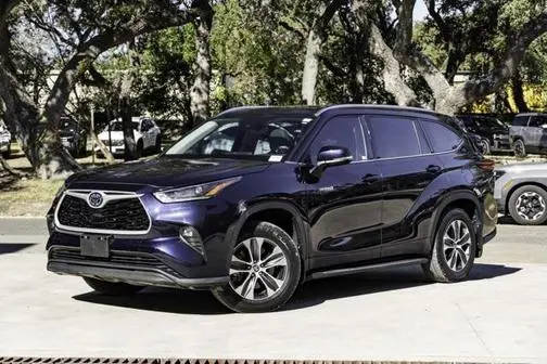 2021 Toyota Highlander Hybrid XLE FWD photo