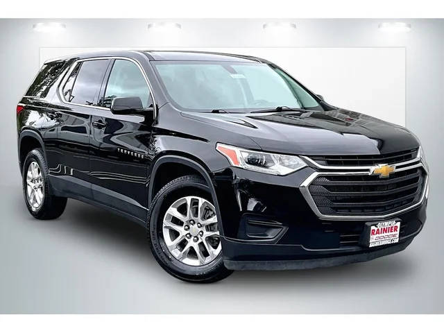 2021 Chevrolet Traverse LS AWD photo
