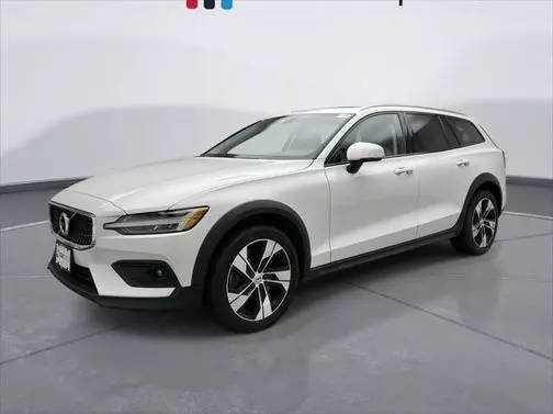 2021 Volvo V60 Cross Country  AWD photo