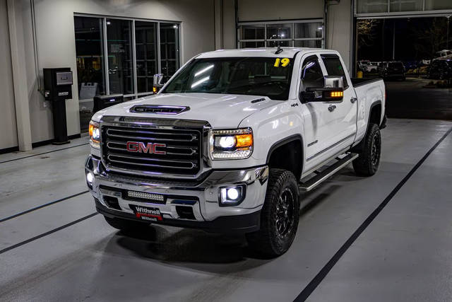 2019 GMC Sierra 2500HD SLT 4WD photo