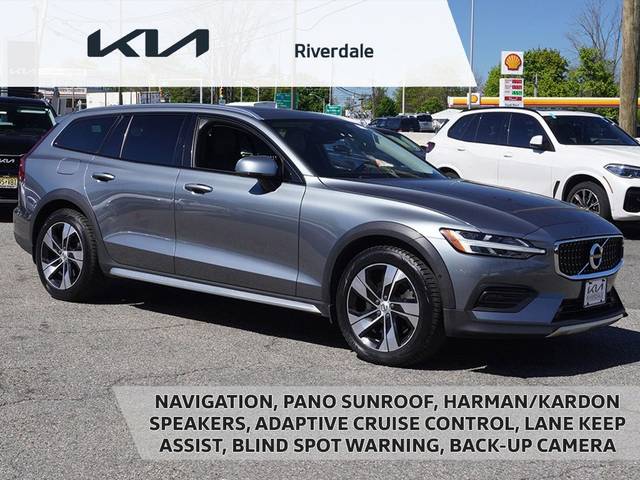2020 Volvo V60 Cross Country  AWD photo