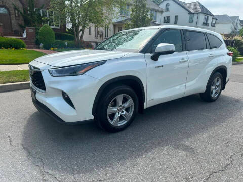 2021 Toyota Highlander Hybrid LE AWD photo
