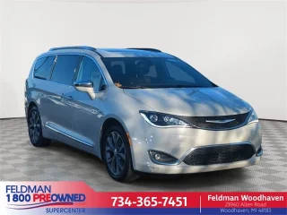 2020 Chrysler Pacifica Minivan Limited FWD photo