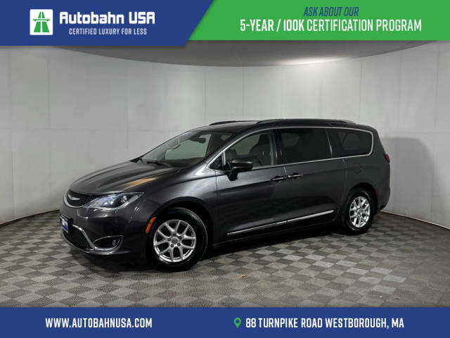 2020 Chrysler Pacifica Minivan Touring L FWD photo