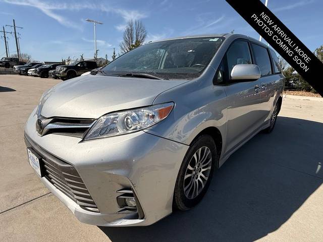 2020 Toyota Sienna XLE FWD photo