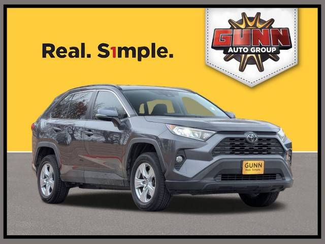 2021 Toyota RAV4 XLE FWD photo