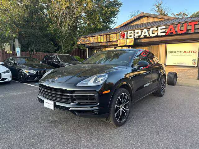 2021 Porsche Cayenne Coupe  AWD photo