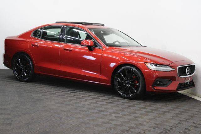 2021 Volvo S60 Momentum FWD photo