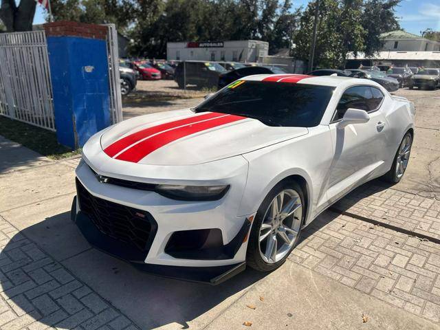 2021 Chevrolet Camaro 2LT RWD photo