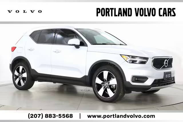 2021 Volvo XC40 Momentum AWD photo