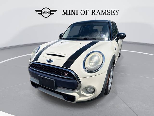 2015 MINI Hardtop 2 Door S FWD photo
