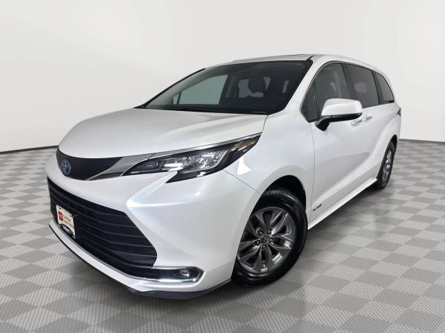 2021 Toyota Sienna XLE FWD photo