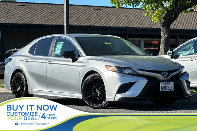 2020 Toyota Camry Hybrid SE FWD photo